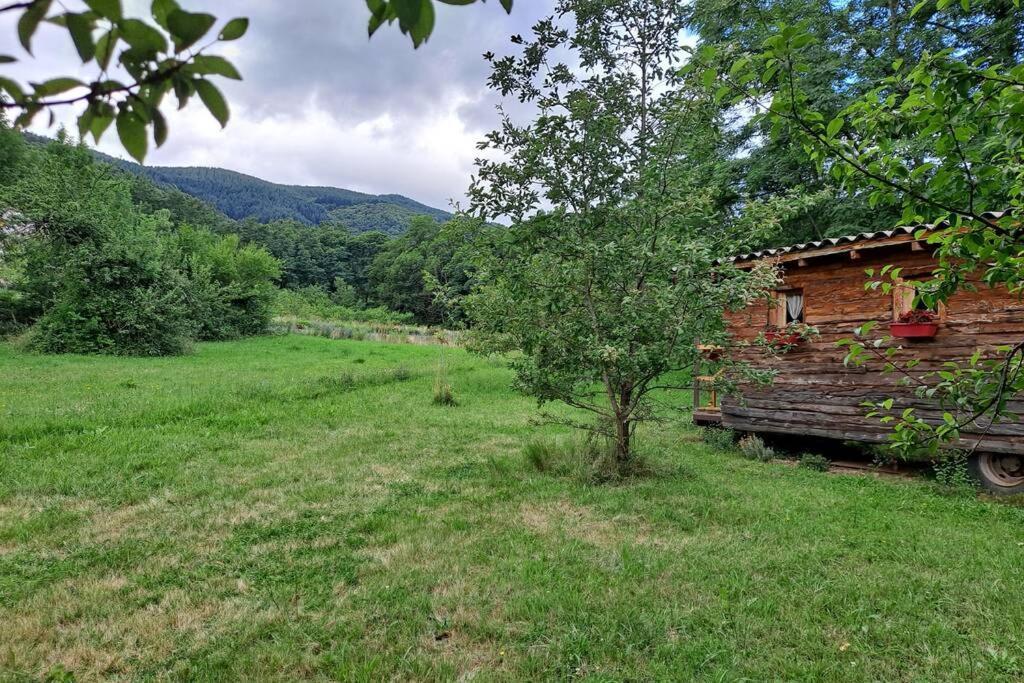 Charmante Roulotte Atypique Jaujac Exterior foto